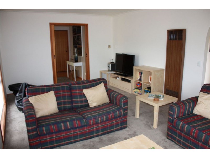 8 Anderson Avenue, Inverloch VIC 3996