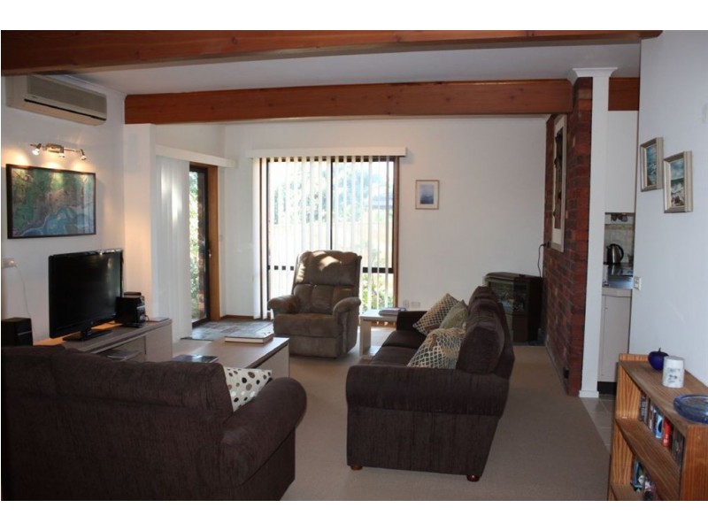 40 Gordon Avenue, Inverloch VIC 3996