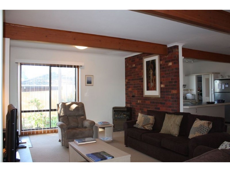 40 Gordon Avenue, Inverloch VIC 3996