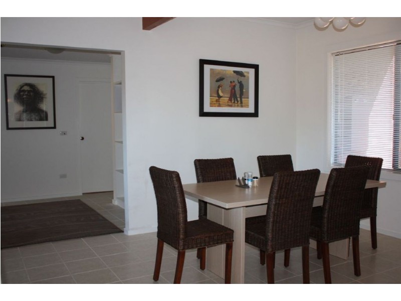 40 Gordon Avenue, Inverloch VIC 3996