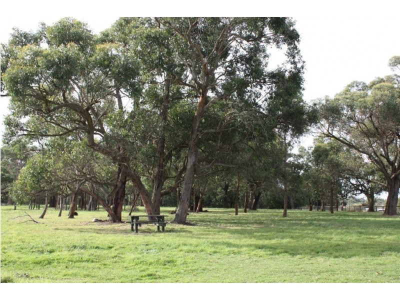 5 Daniels Road, Wattle Bank VIC 3995