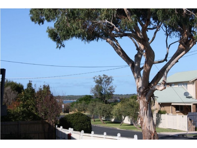 8 Anderson Avenue, Inverloch VIC 3996