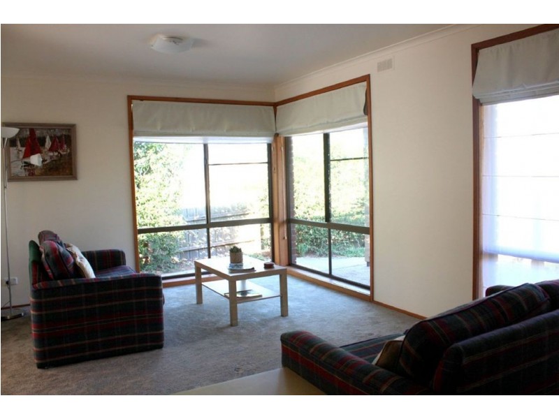 8 Anderson Avenue, Inverloch VIC 3996