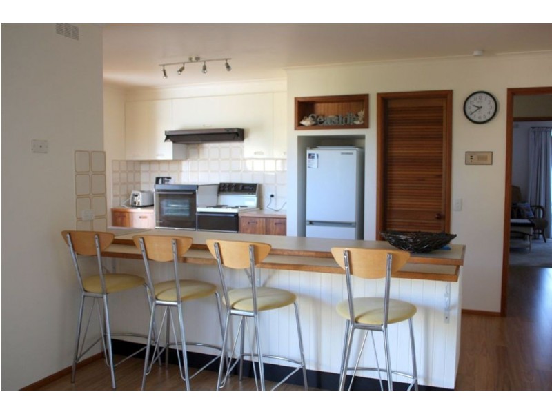 8 Anderson Avenue, Inverloch VIC 3996