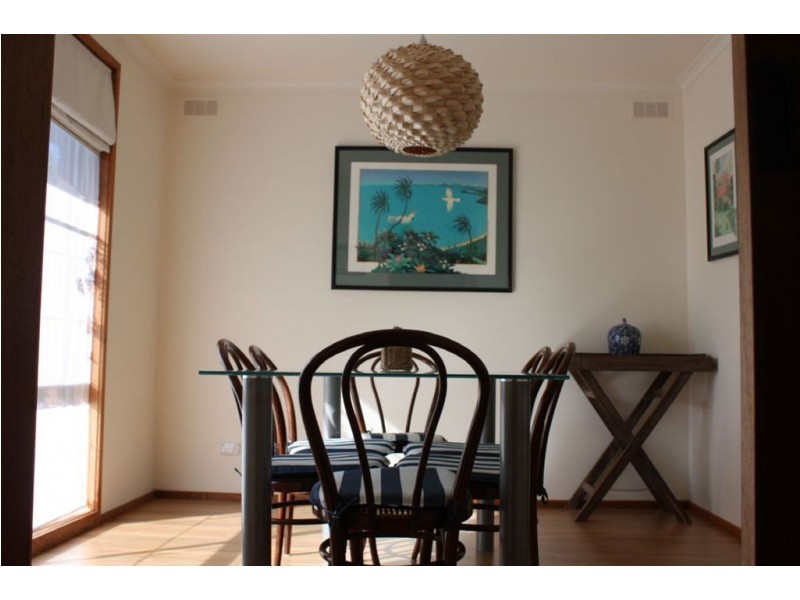 8 Anderson Avenue, Inverloch VIC 3996