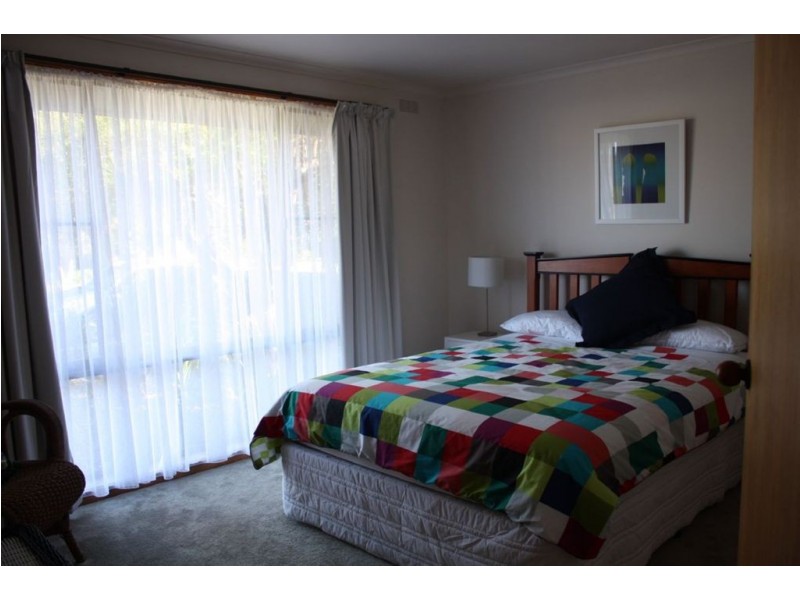 8 Anderson Avenue, Inverloch VIC 3996