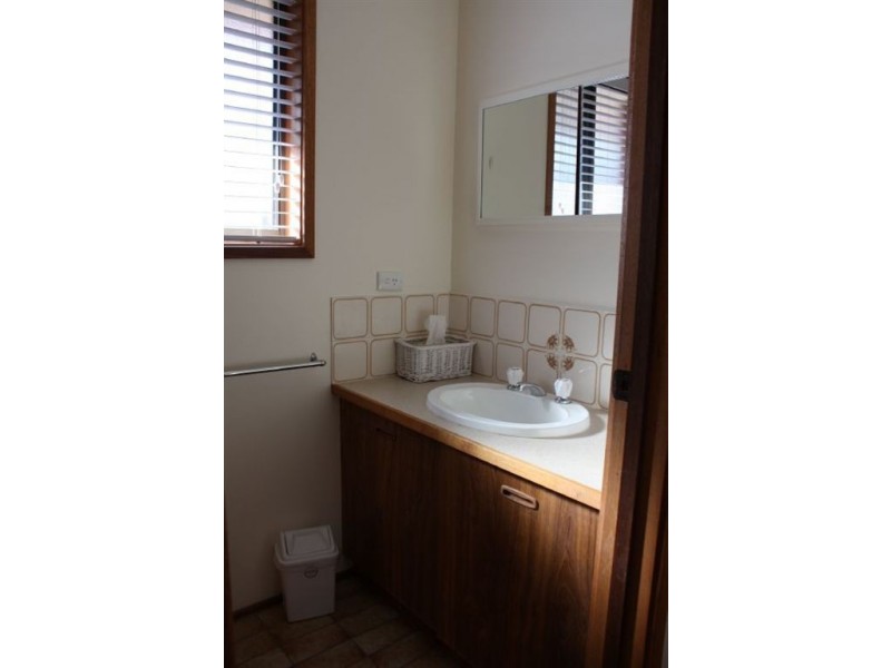 8 Anderson Avenue, Inverloch VIC 3996