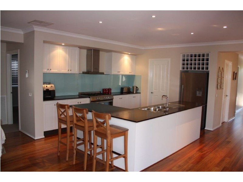 8 Blue Water Place, Inverloch VIC 3996