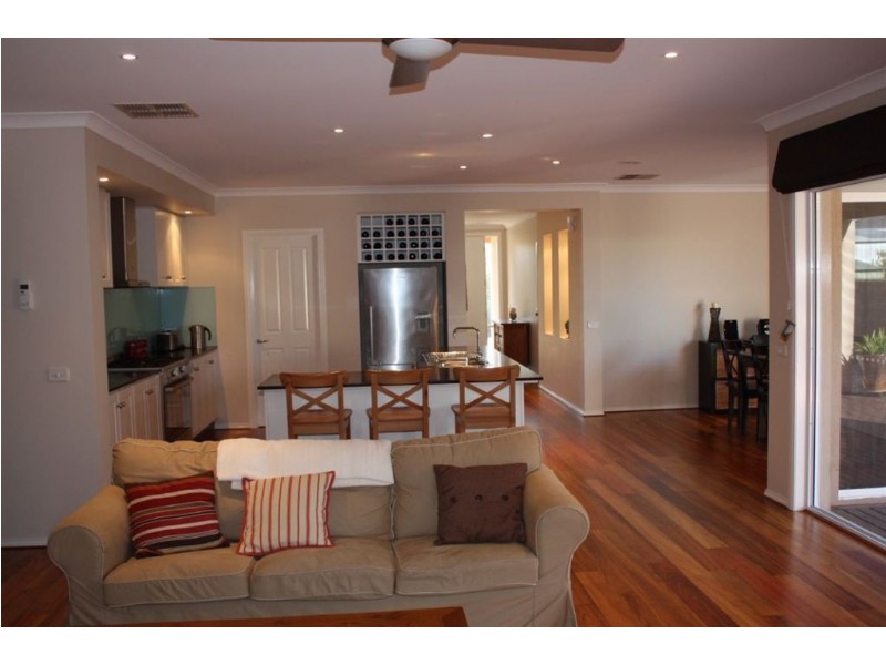 8 Blue Water Place, Inverloch VIC 3996