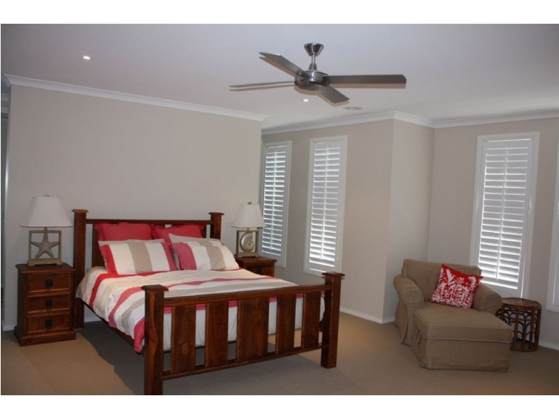 8 Blue Water Place, Inverloch VIC 3996