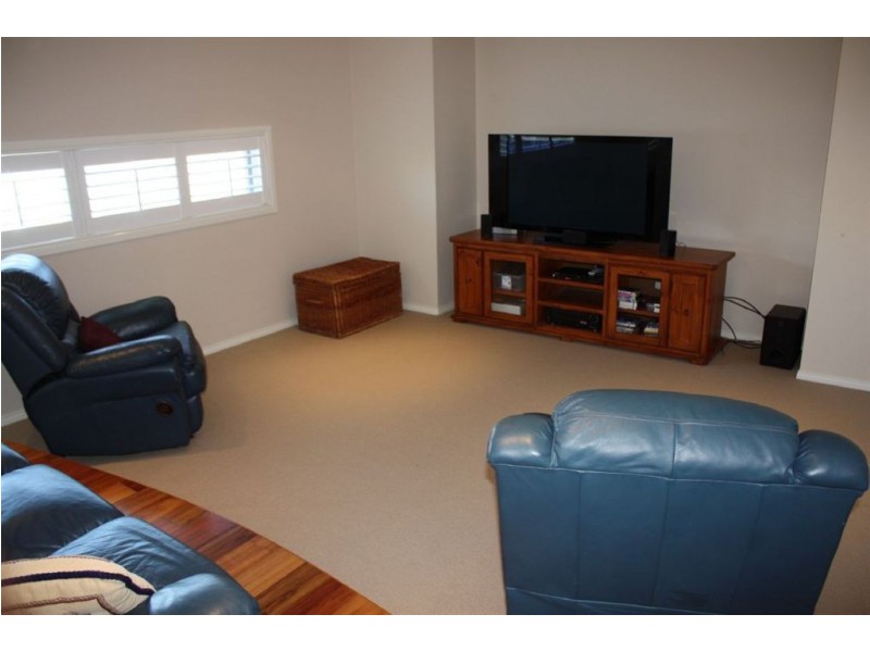 8 Blue Water Place, Inverloch VIC 3996