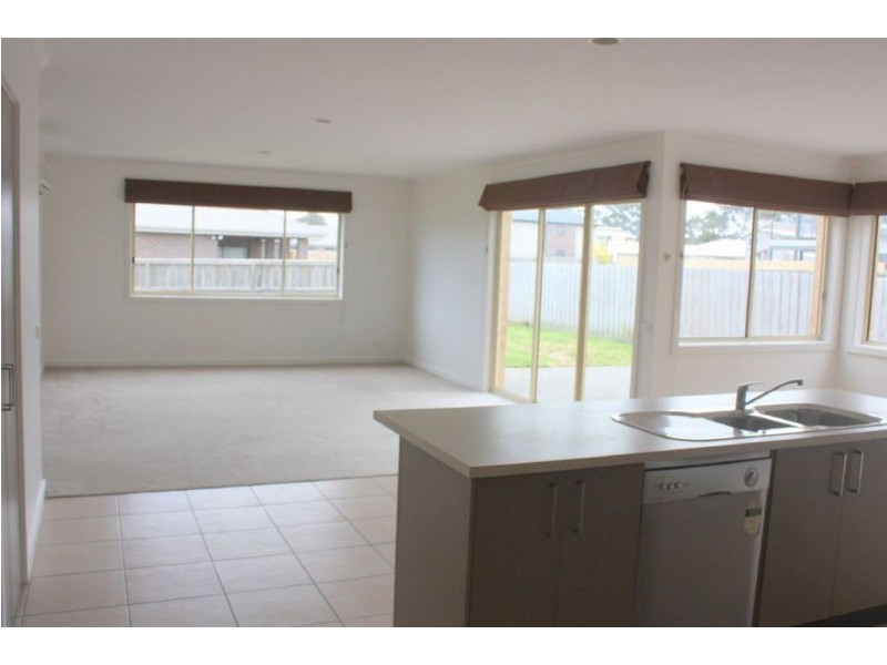 6 Endeavour Place, Inverloch VIC 3996