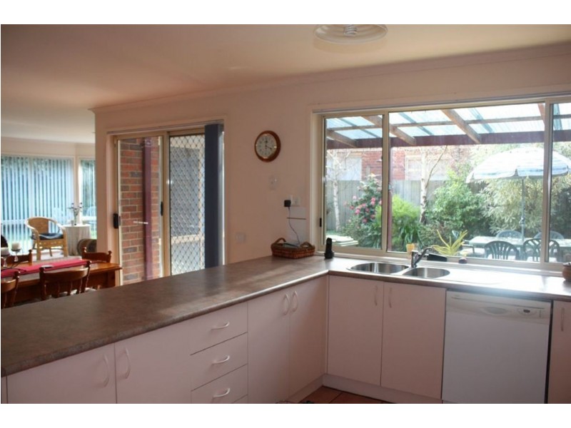 4 Chelsea Square, Inverloch VIC 3996
