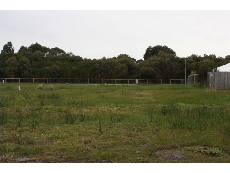 28 Surrey Place, Inverloch VIC 3996