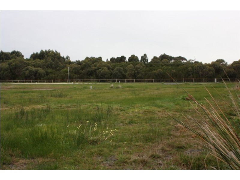 28 Surrey Place, Inverloch VIC 3996