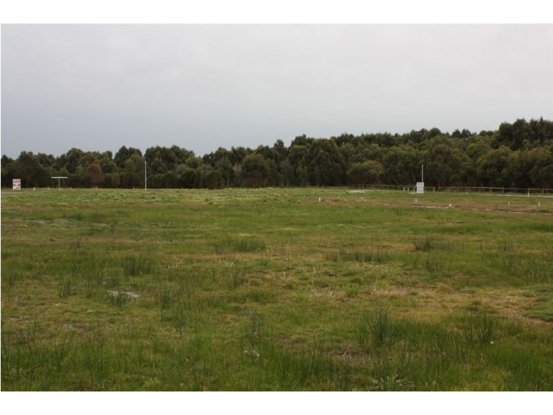 28 Surrey Place, Inverloch VIC 3996