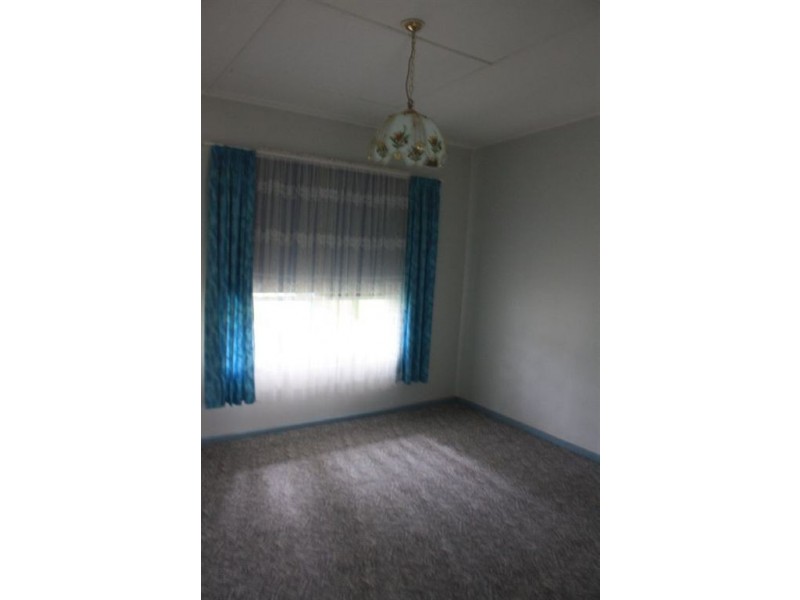 8 Wallace Avenue, Inverloch VIC 3996