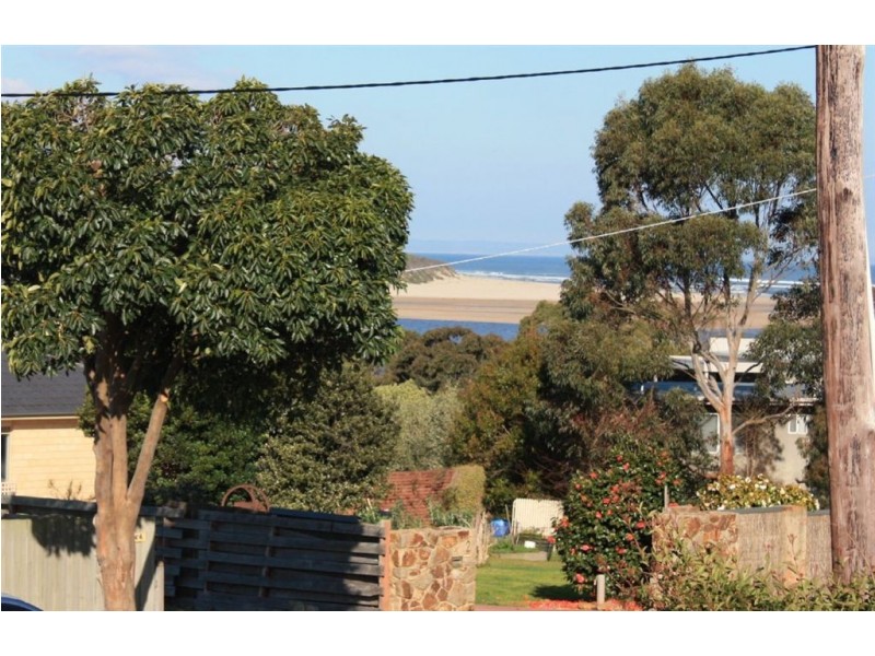7 Sandy Mount Avenue, Inverloch VIC 3996