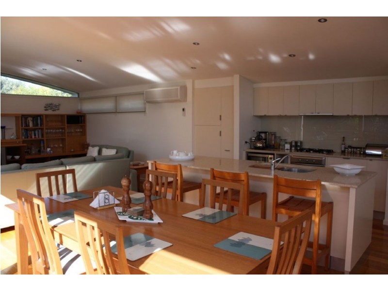2 Sand Court, Inverloch VIC 3996