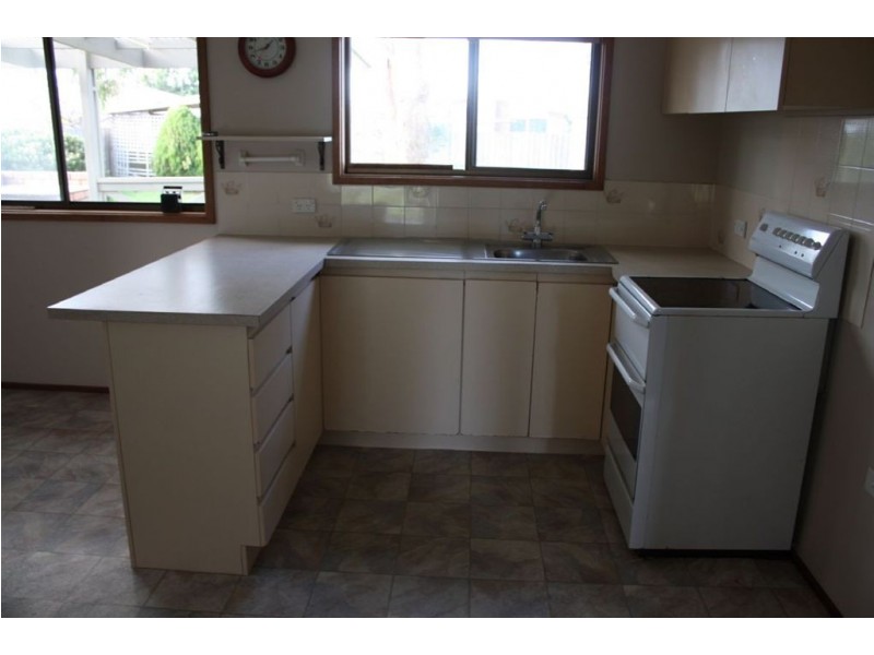 11 Moonah Way, Inverloch VIC 3996