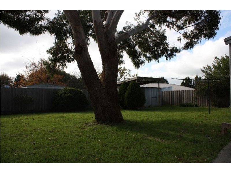 11 Moonah Way, Inverloch VIC 3996