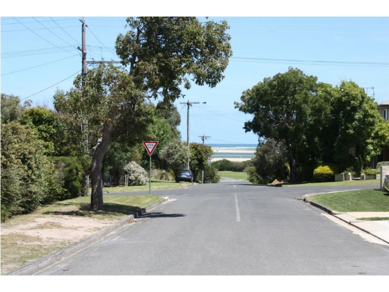 16 Grandview Grove, Inverloch VIC 3996