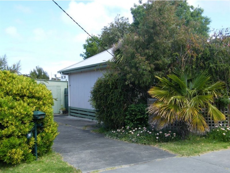 10 Bayview Avenue, Inverloch VIC 3996