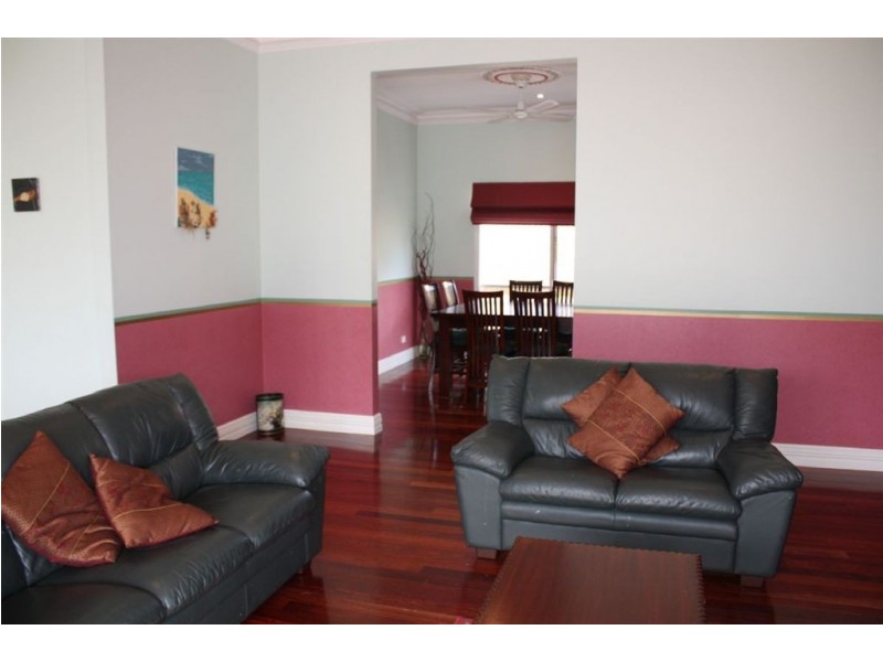5 Hobson Place, Inverloch VIC 3996