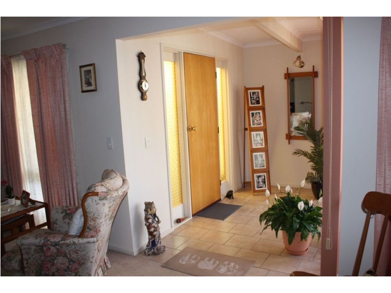 10 Gordon Avenue, Inverloch VIC 3996