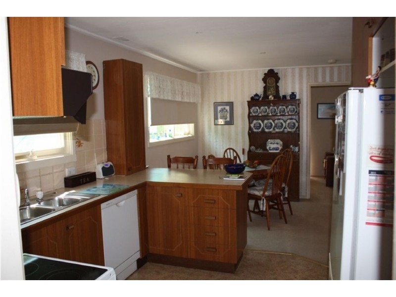 10 Gordon Avenue, Inverloch VIC 3996