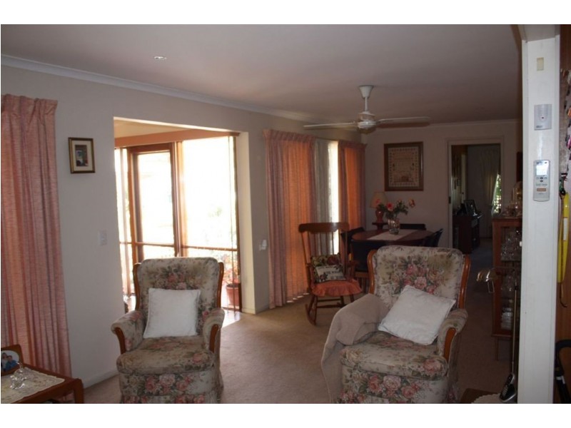 10 Gordon Avenue, Inverloch VIC 3996