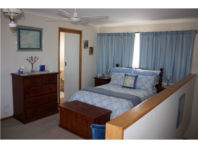 10 Gordon Avenue, Inverloch VIC 3996