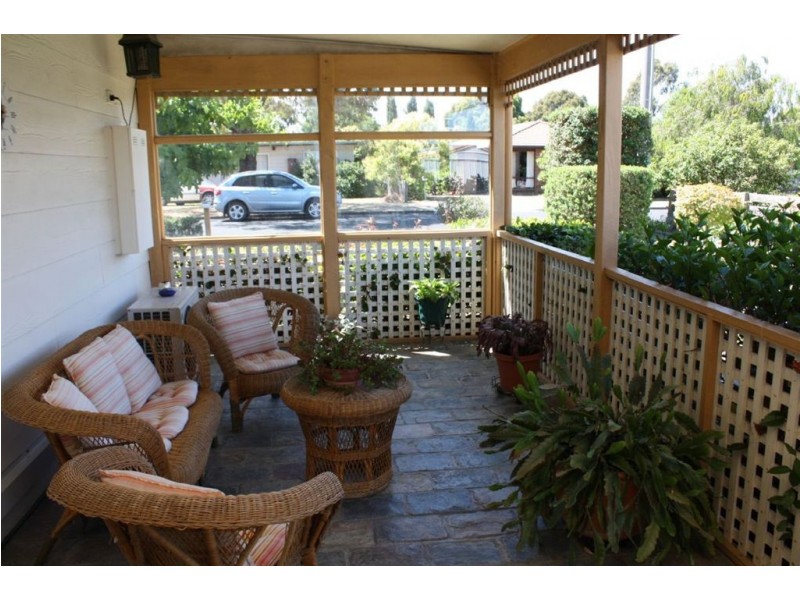 10 Gordon Avenue, Inverloch VIC 3996