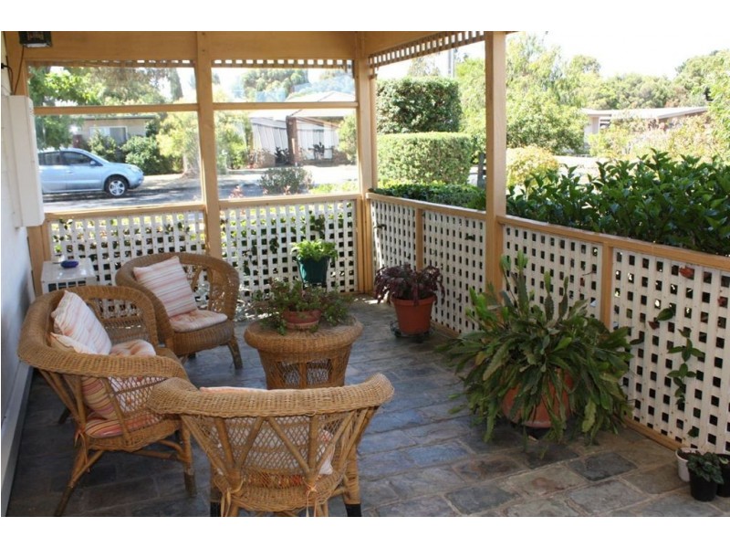 10 Gordon Avenue, Inverloch VIC 3996