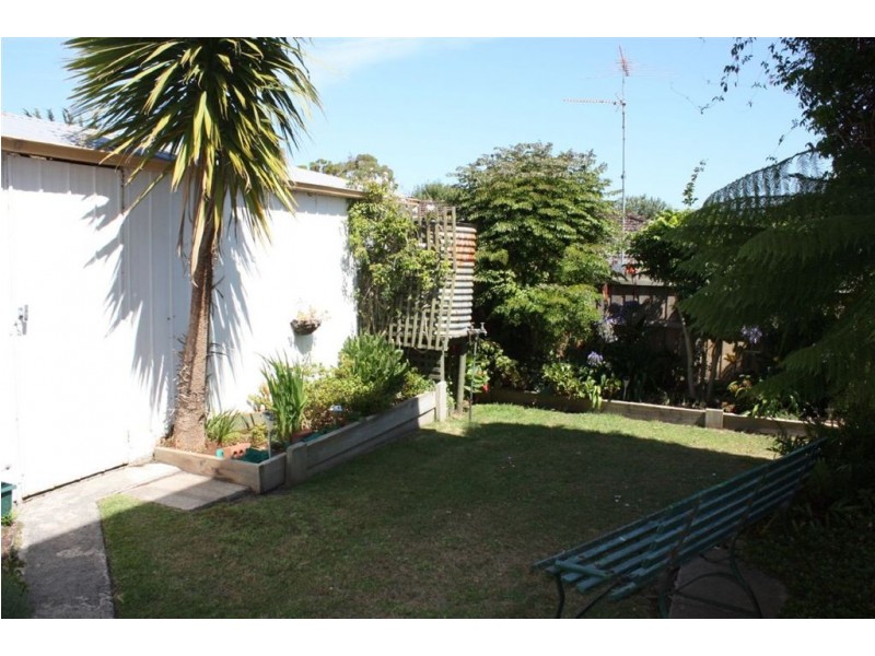 10 Gordon Avenue, Inverloch VIC 3996