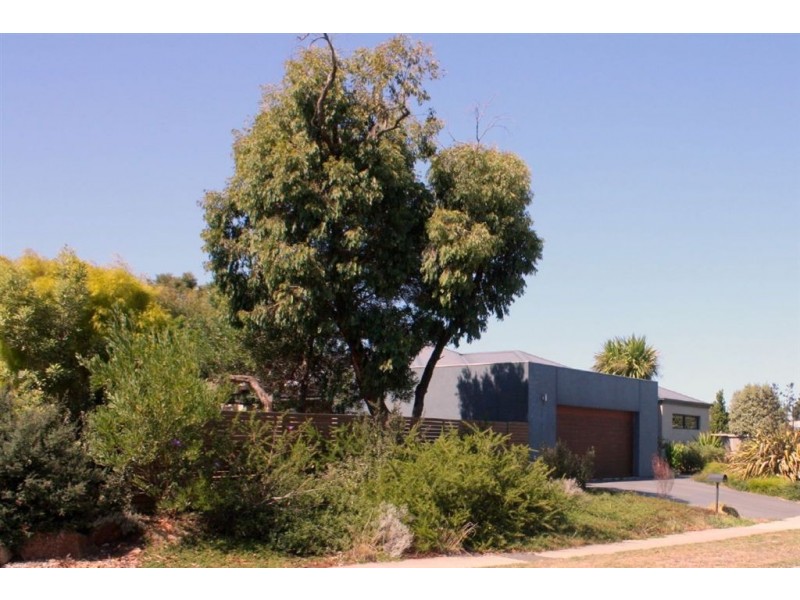 41 Woodland Heath Drive, Inverloch VIC 3996