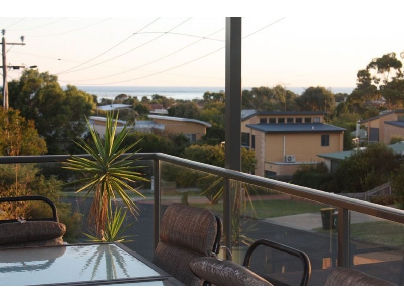 26 Bayview Ave, Inverloch VIC 3996