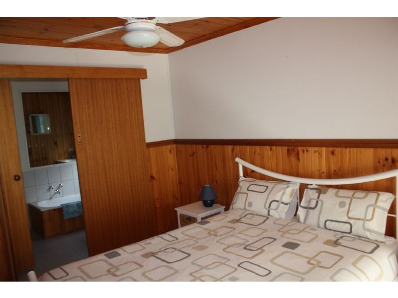 16 Leicester Square, Inverloch VIC 3996