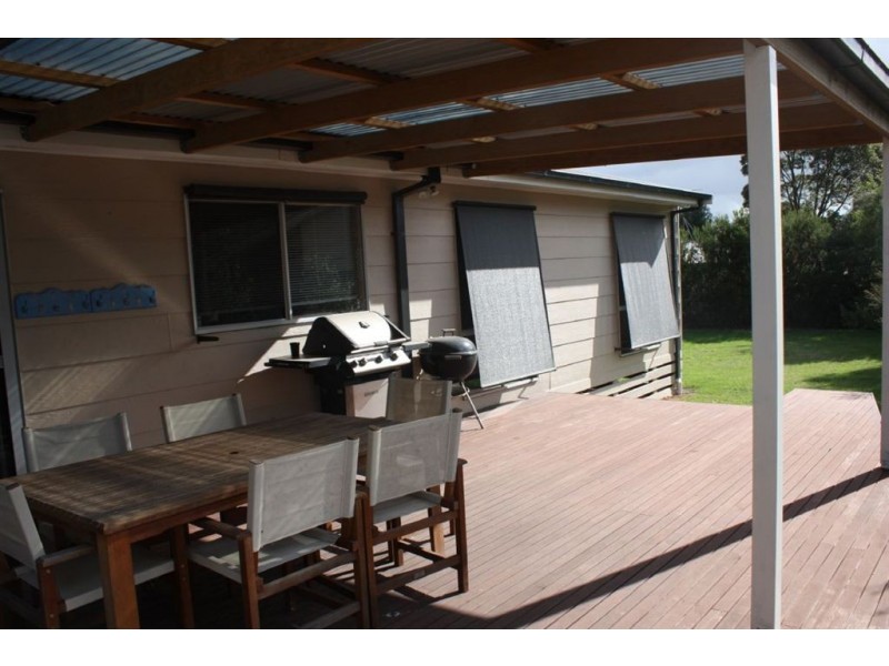 16 Leicester Square, Inverloch VIC 3996