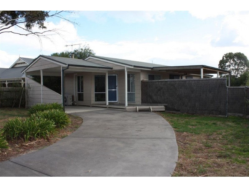 16 Leicester Square, Inverloch VIC 3996