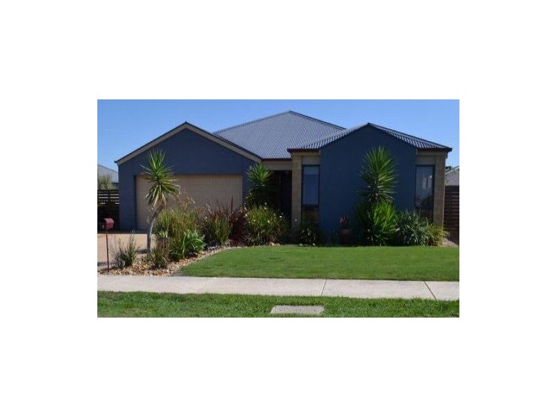 8 Endeavour Place, Inverloch VIC 3996