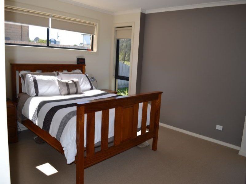 8 Endeavour Place, Inverloch VIC 3996