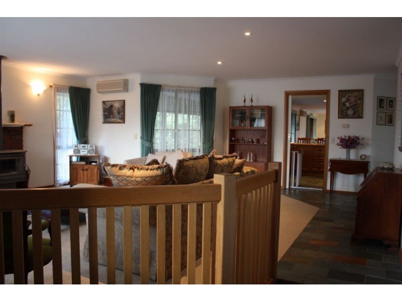 8 Leicester Square, Inverloch VIC 3996