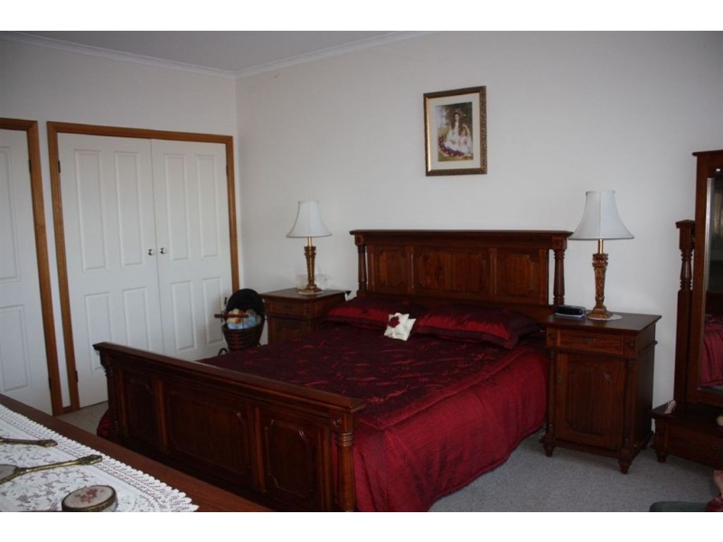 8 Leicester Square, Inverloch VIC 3996