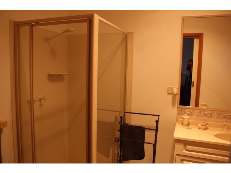 8 Leicester Square, Inverloch VIC 3996