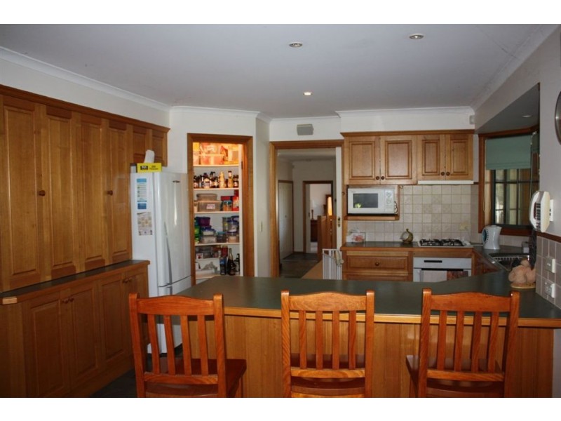 8 Leicester Square, Inverloch VIC 3996