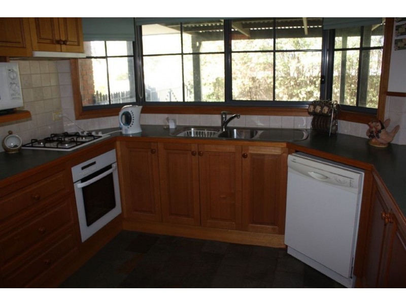 8 Leicester Square, Inverloch VIC 3996