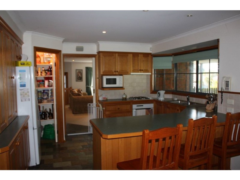 8 Leicester Square, Inverloch VIC 3996