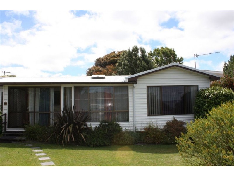 9 Sandy Mount Avenue, Inverloch VIC 3996