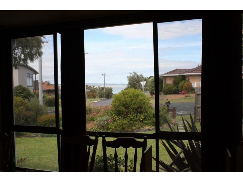 9 Sandy Mount Avenue, Inverloch VIC 3996